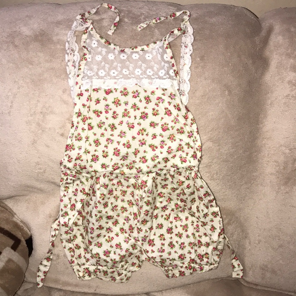 Vogue fashion white with pink floral print and lace detail romper 130